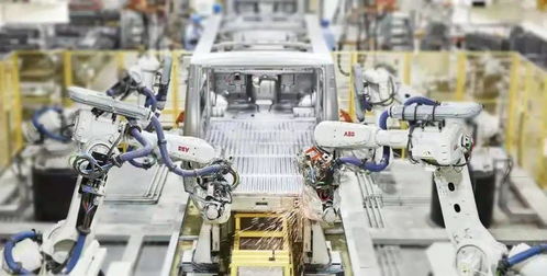 浦東新區上半年GDP盤點 汽車制造業飆升71.6%，技術服務產業成經濟增長重要引擎